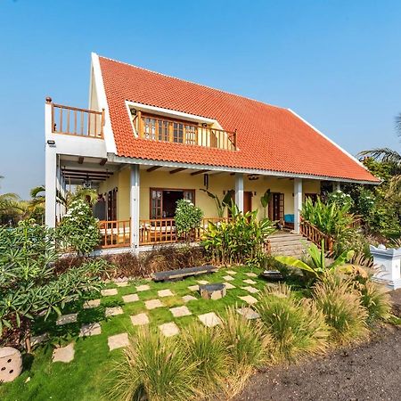 Saffronstays Happy Fields, Pune - Luxury Farmstay With Farm To Table Food Екстер'єр фото